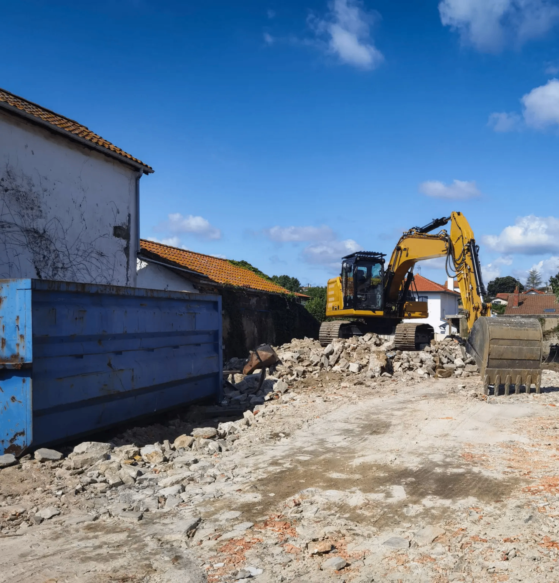 Excavator preparing a residential site for a custom home builder in Jupiter, Palm Beach County FL